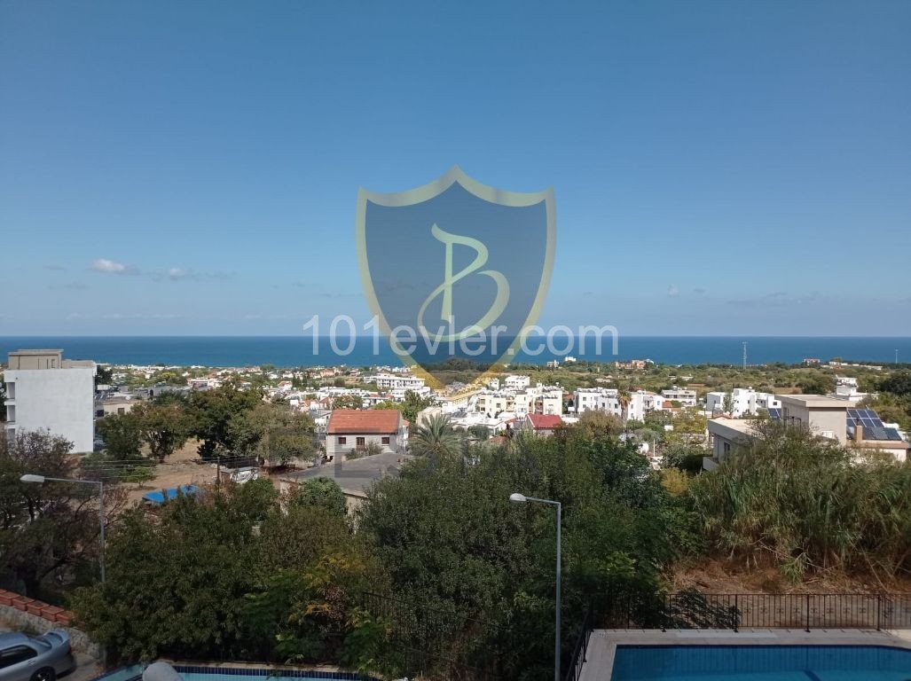 DRINGENDER VERKAUF !! 2+1 WOHNUNG ZUM VERKAUF AUF DEM GELÄNDE MIT POOL IN KYRENIA LAPTA !! ** 