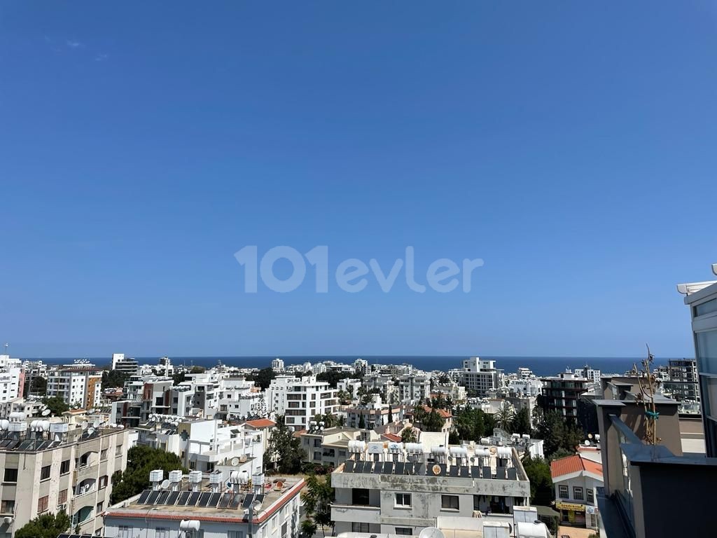 GİRNE MERKEZDE PANORAMİK MANZARALI  2+1 SATILIK PENTHOUSE