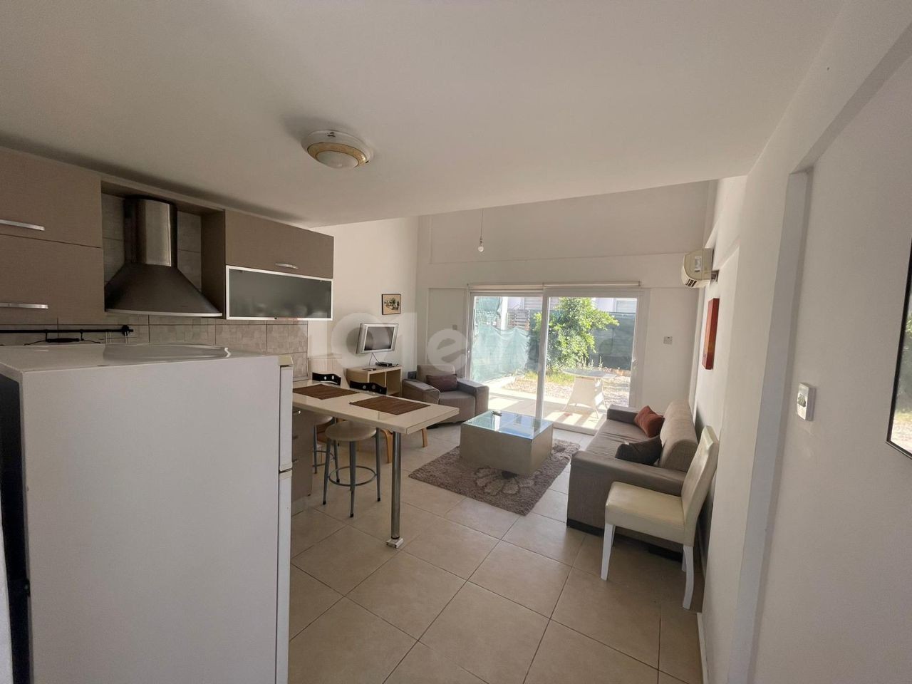 VOLL MÖBLIERT, GARTEN ,1+1 DOPPEL LLOGARA APARTMENT ZUM VERKAUF IN DER NÄHE DER AMERIKANISCHEN UNIVERSITÄT VON KYRENIA !! ** 