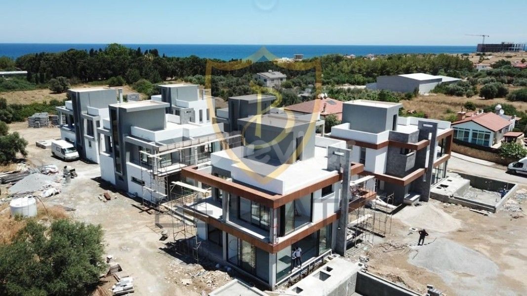 4 + 1 VILLA MIT POOL ZUM VERKAUF IN DER NÄHE DES MEERES IN KYRENIA CHATALKÖY !! ** 