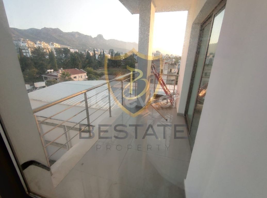 LUXURY 2 + 1 RENTAL APARTMENT ON A SITE WITH A POOL IN THE CENTRAL TURKISH QUARTER OF KYRENIA !! ** 