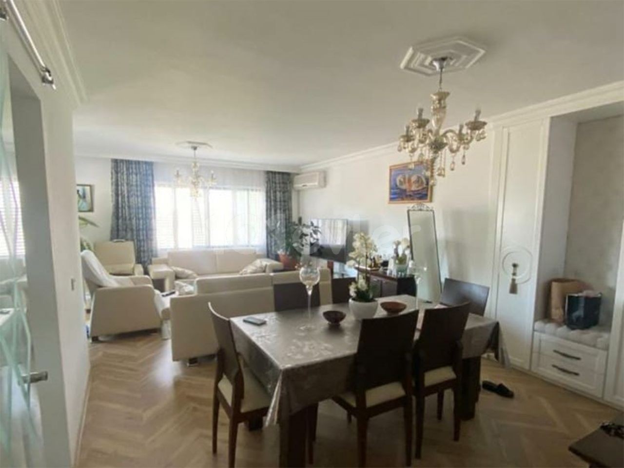 3+1 FURNISHED FLAT FOR SALE IN KYRENIA CENTER !!