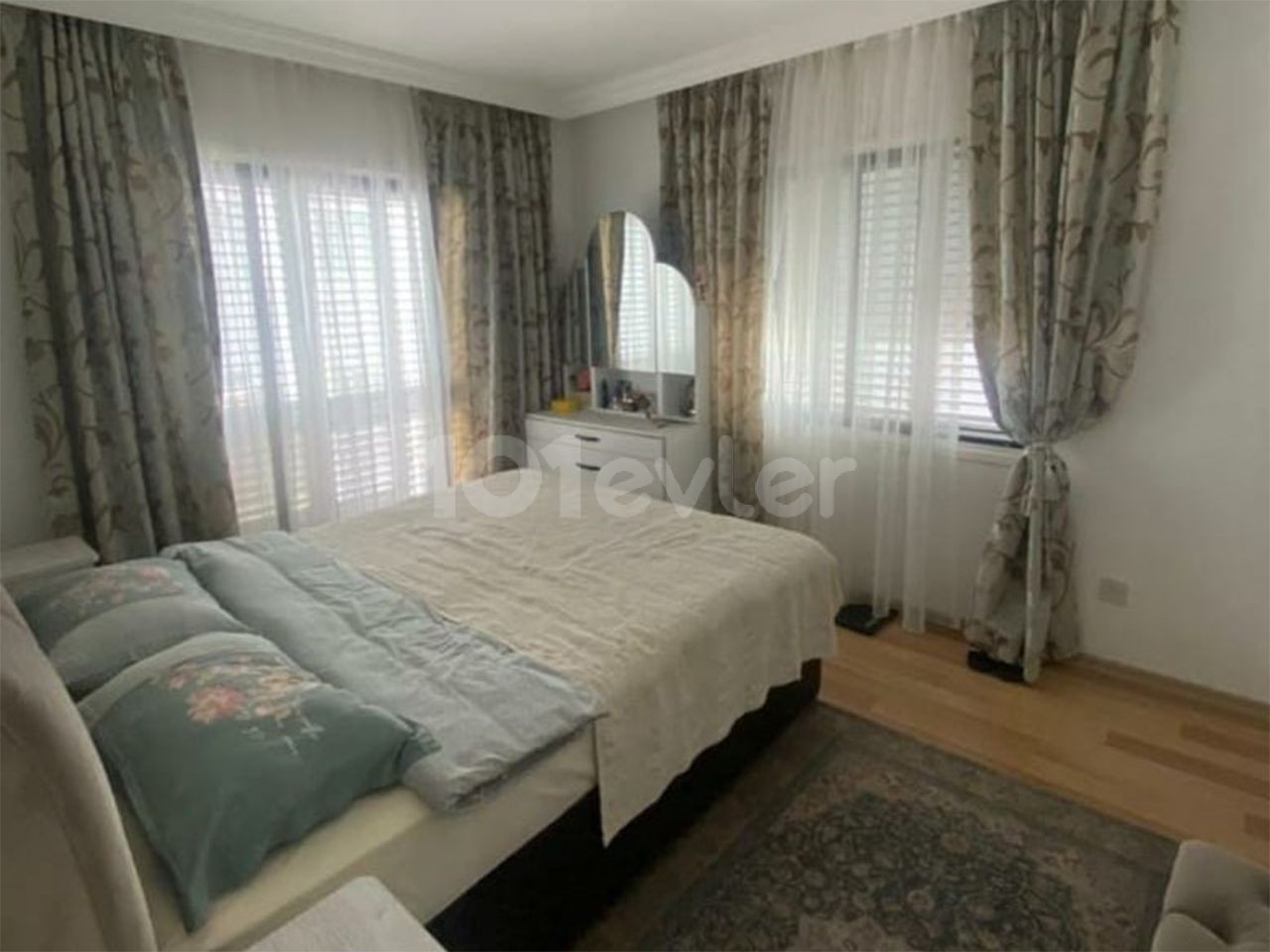 3+1 FURNISHED FLAT FOR SALE IN KYRENIA CENTER !!