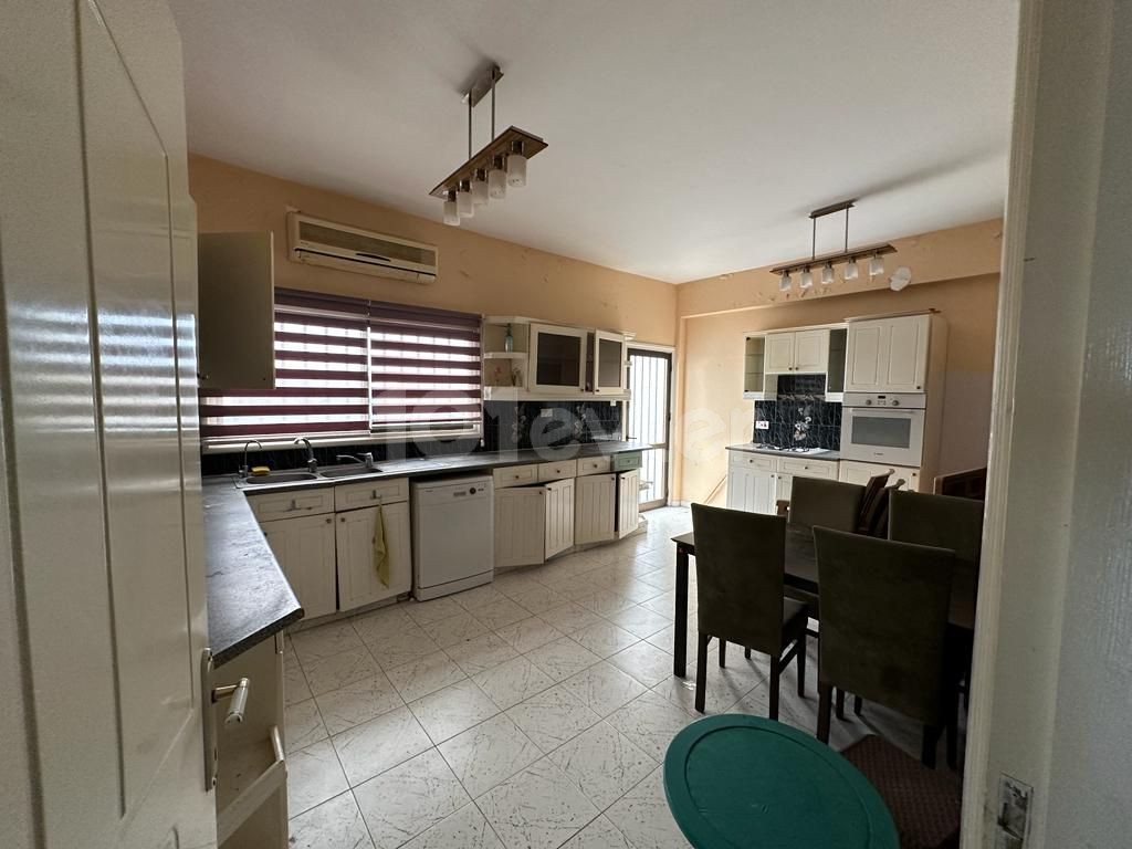 3+1 FLAT FOR RENT IN KYRENIA CENTER WITH GARDEN!!