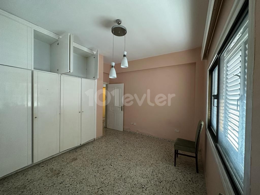 3+1 WOHNUNG ZU VERMIETEN IM KYRENIA CENTER MIT GARTEN!!