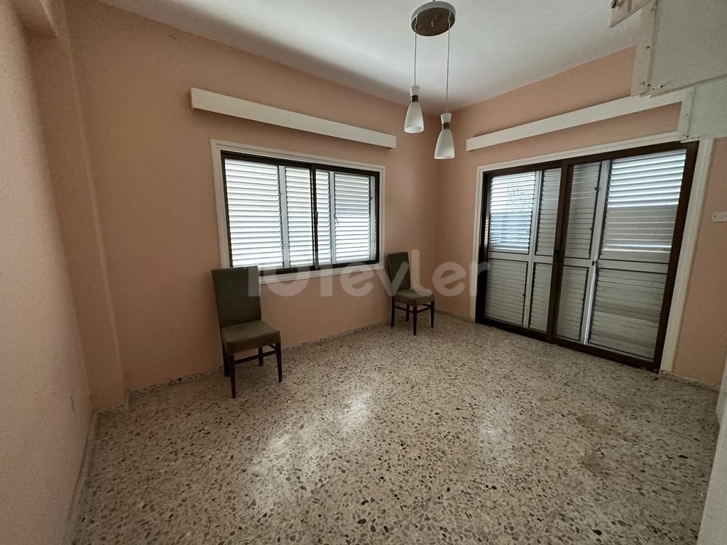 3+1 FLAT FOR RENT IN KYRENIA CENTER WITH GARDEN!!