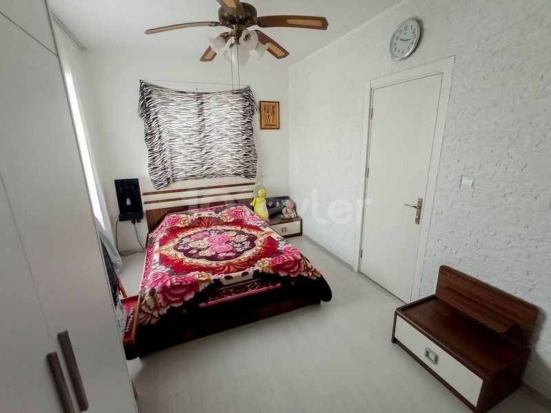 2+1 FLAT FOR SALE IN A MAINTAINED COMPLEX IN ALSANCAK, KYRENIA!!