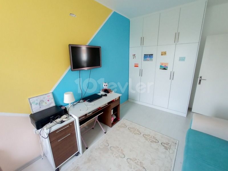 2+1 FLAT FOR SALE IN A MAINTAINED COMPLEX IN ALSANCAK, KYRENIA!!