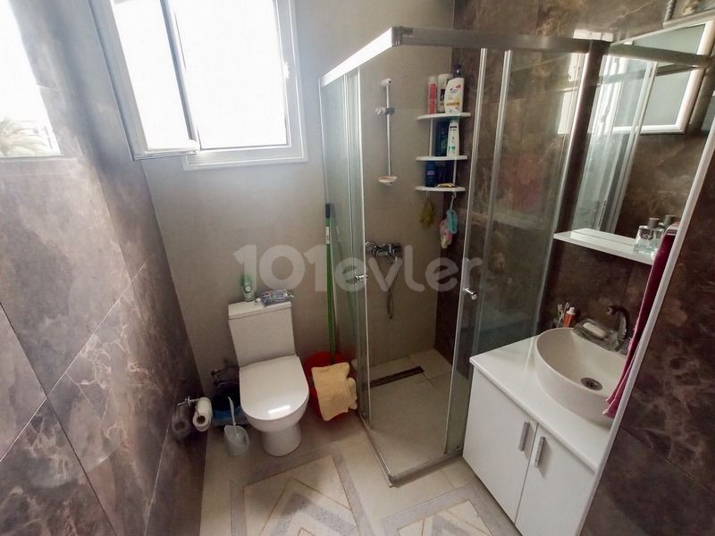 2+1 FLAT FOR SALE IN A MAINTAINED COMPLEX IN ALSANCAK, KYRENIA!!