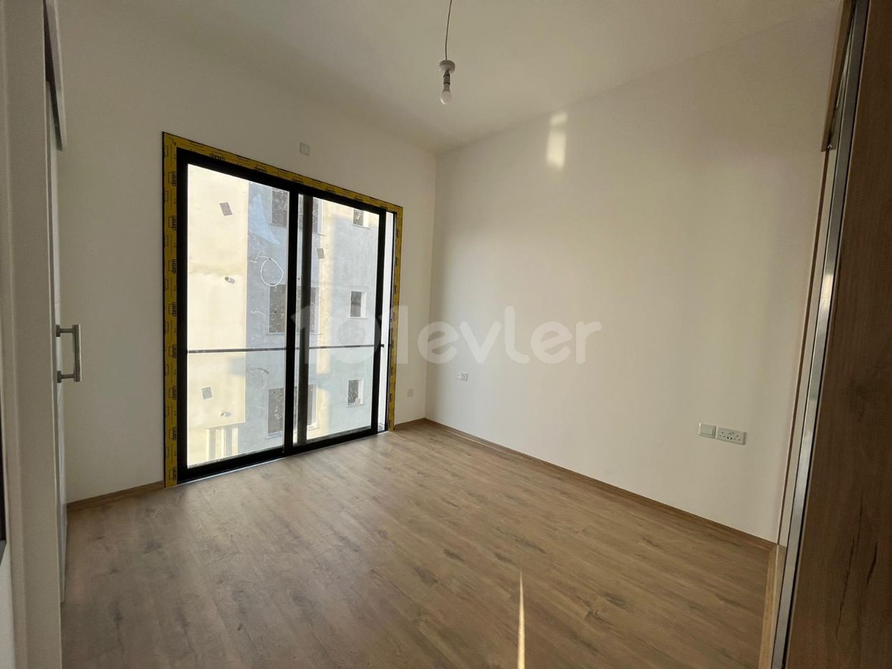 LEFKOŞA GÖNYELİ'DE TERASINDA ÖZEL JAKUZİLİ SATILIK LÜKS 2+1 PENTHOUSE !!