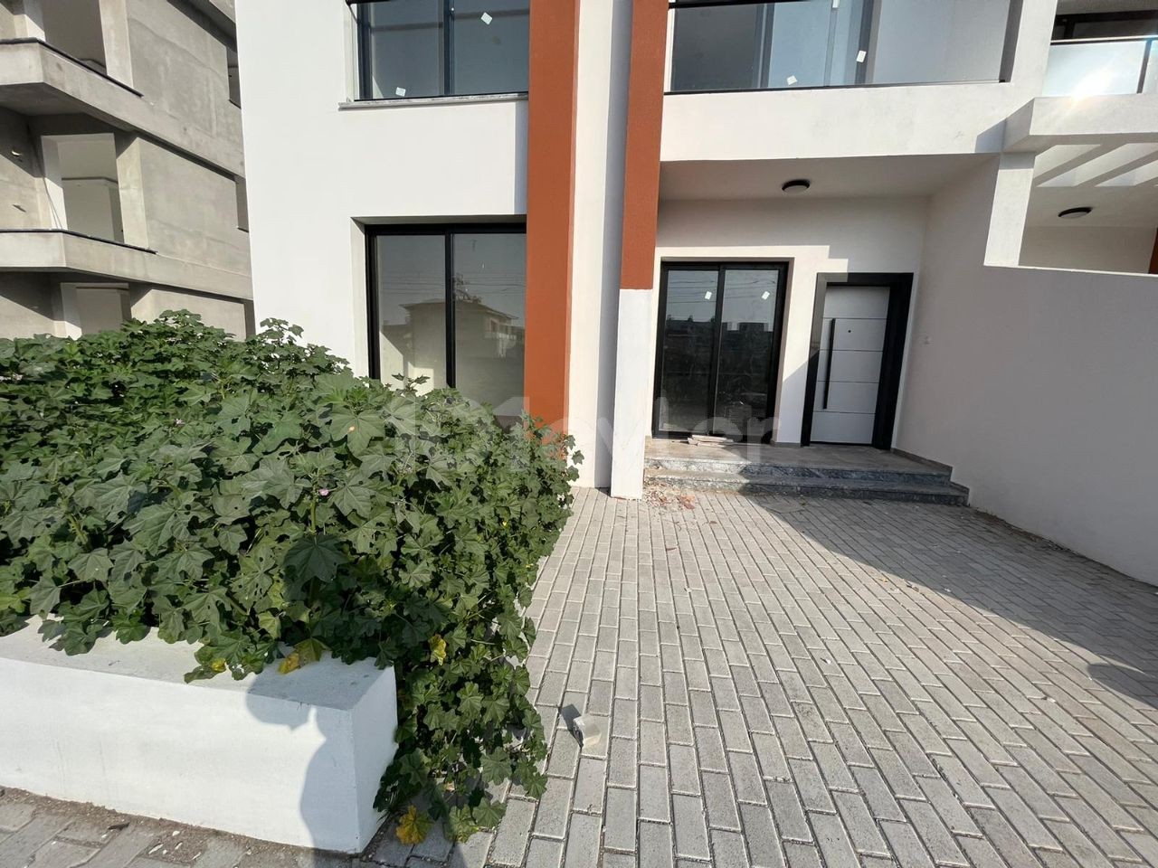 2+1 WOHNUNG ZU VERKAUFEN MIT GARTEN IN GÖNYELI LEFKOŞA !!!