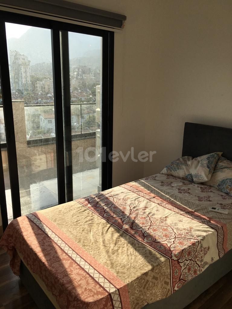 GİRNE MERKEZ'DE KİRALIK 3+1 EŞYALI PENTHOUSE !!