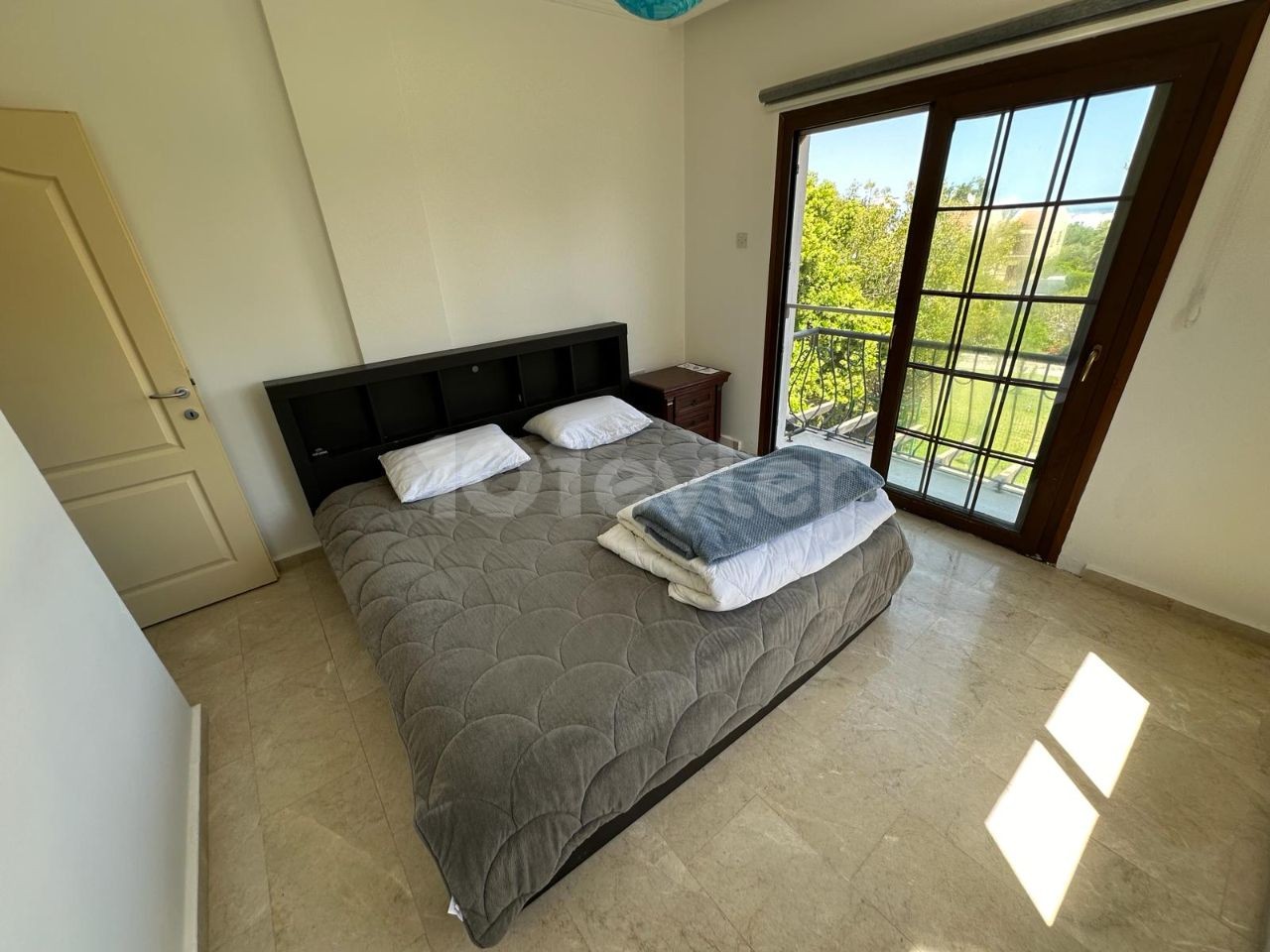 FREISTEHENDE 3+1 VILLA ZU VERMIETEN, KOMPLETT MIT POOL IN DER NÄHE VON KYRENIA GAU!!