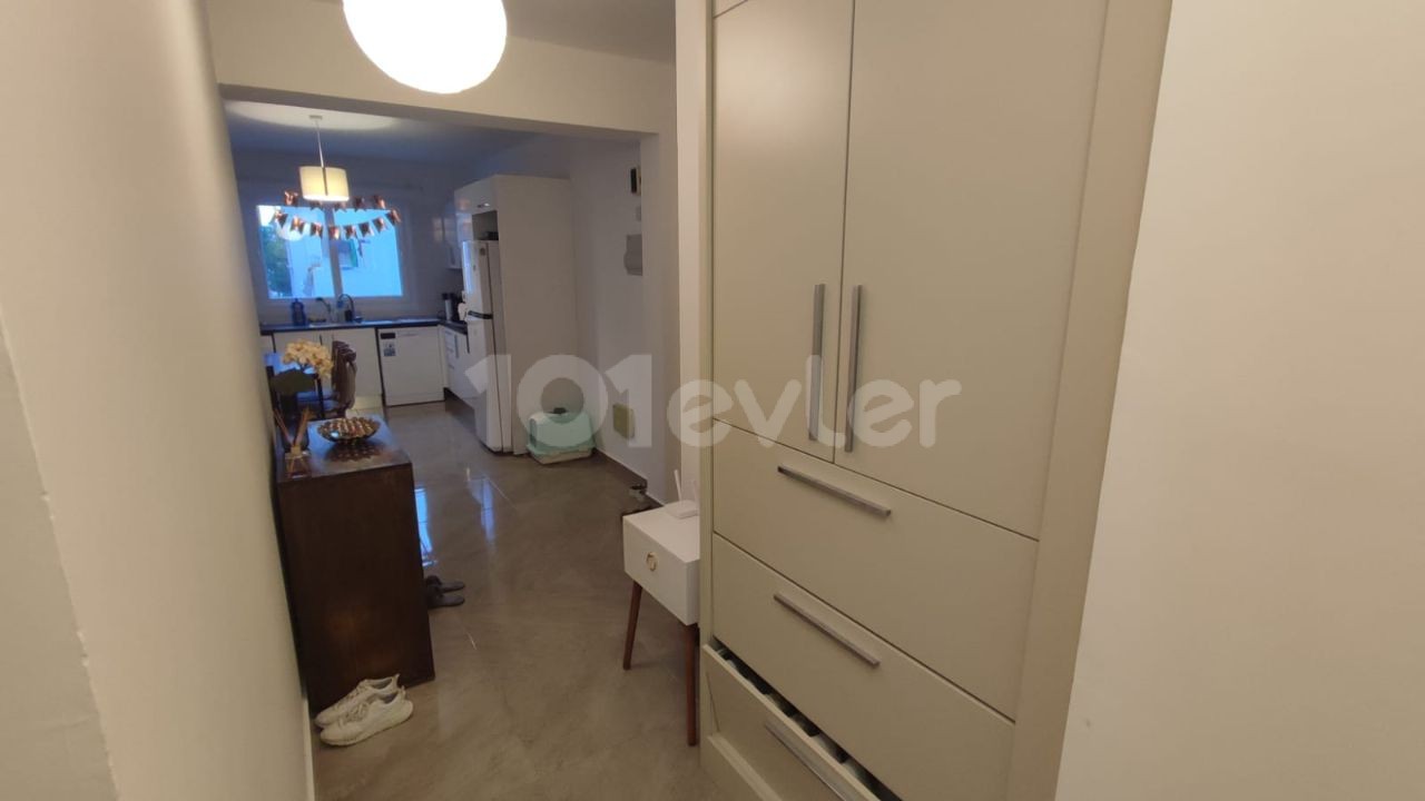 FULLY FURNISHED 3+1 FLAT FOR SALE IN KYRENIA CENTER WITH TURKISH KOÇANLI!!