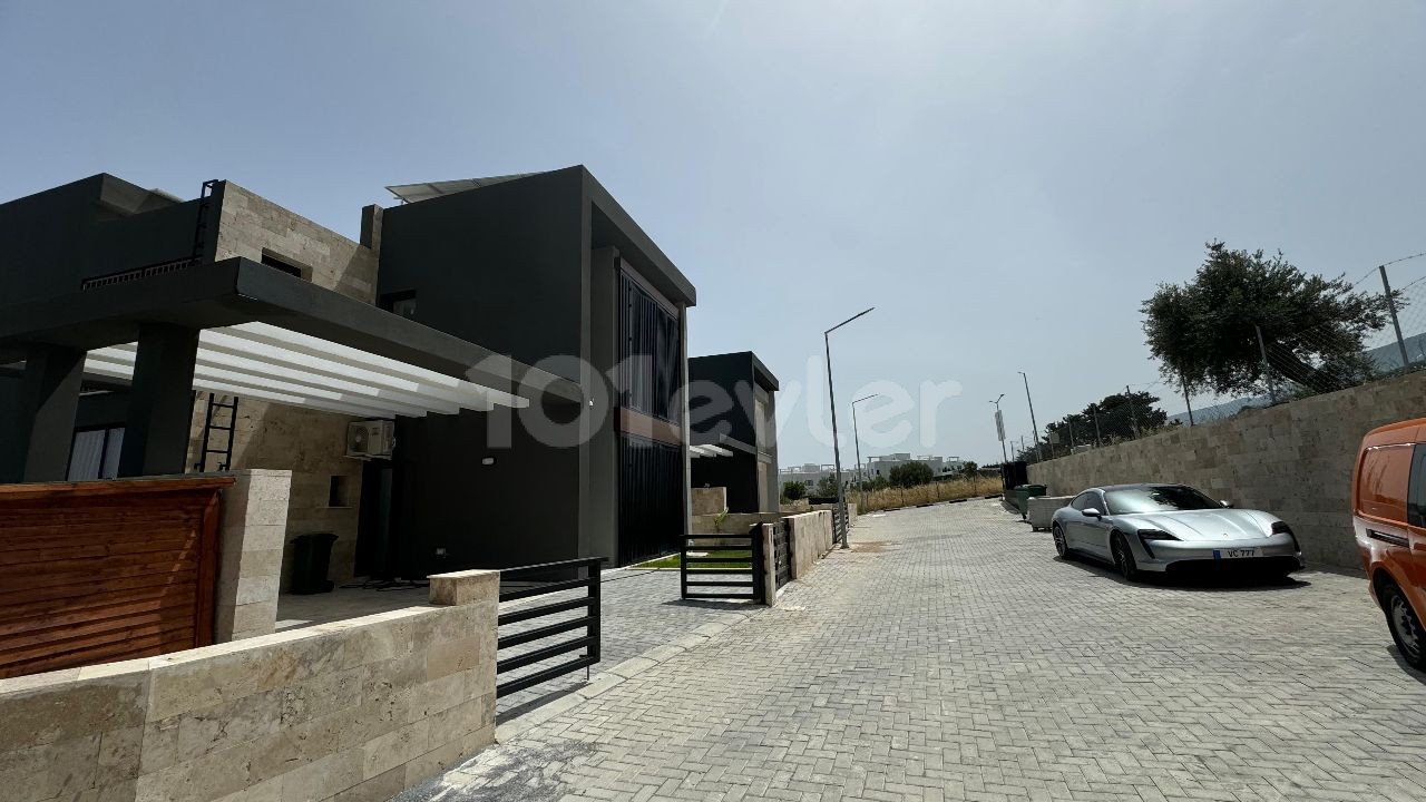 4+1 VILLA ZU VERMIETEN MIT MEERBLICK UND PRIVATEM POOL IN GIRNE YEŞİLTEPE!!