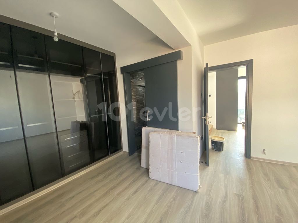 Havuzlu / Havuzsuz Seçenekleri ile Muhteşem Manzaralı ve Muhteşem Fiyat Fırsatı ile Satılık 4+1 5+1 Triplex Villa 