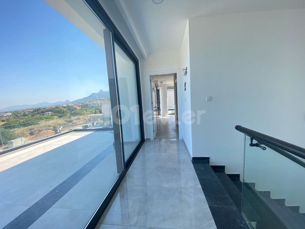 UNSERE 5+2 MODERNE ARCHITEKTONISCHE VILLA ZUM VERKAUF WARTET SIE IN DER EINZIGARTIGEN SCHÖNHEIT VON KYRENIA BELLAPAIS