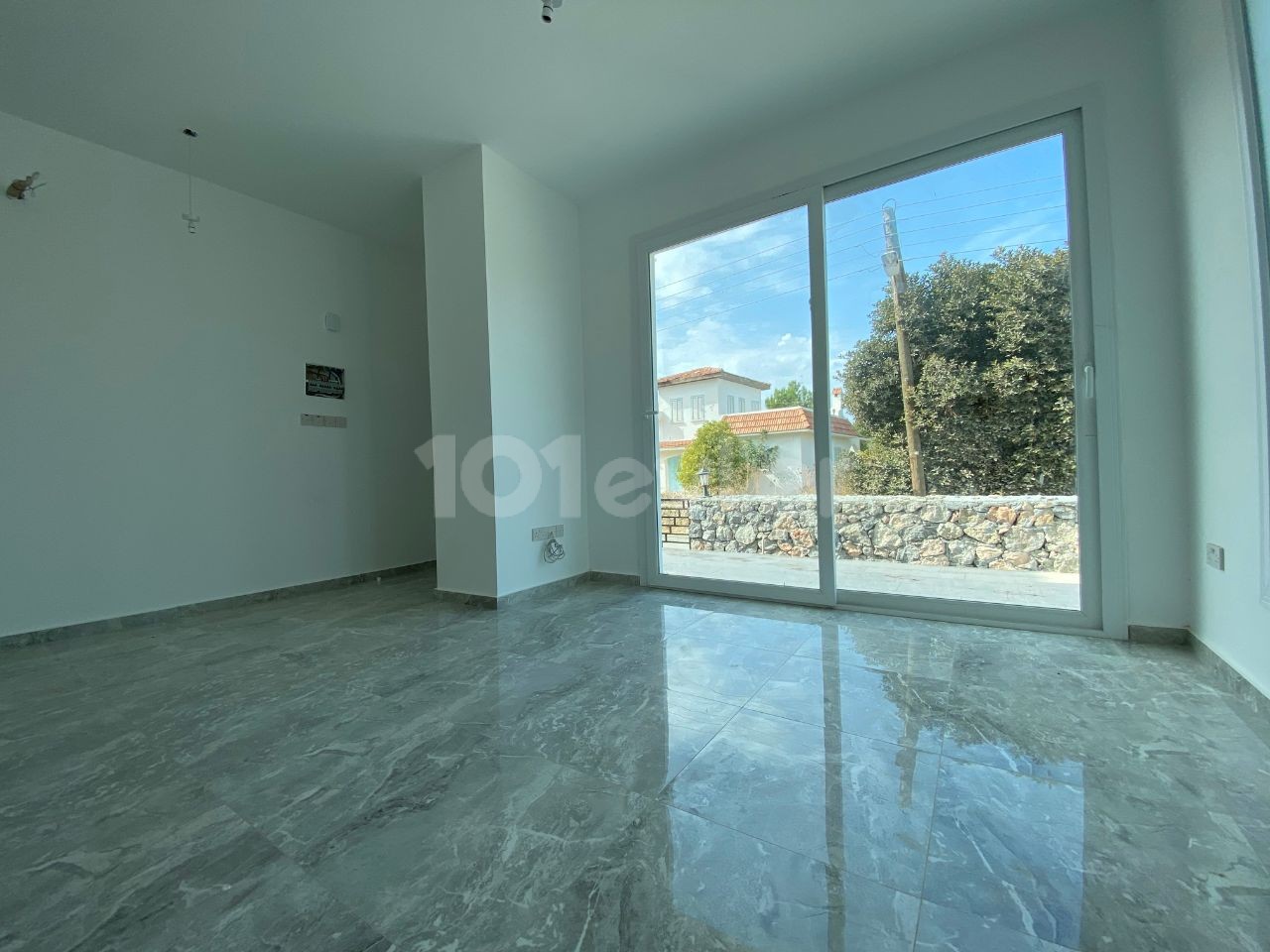 2+1 VILLAS BUILT FOR A PEACEFUL LIFE 400 METERS FROM THE SEA IN KYRENIA KARŞIYAKA