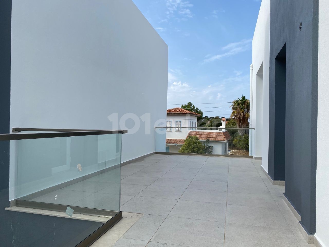 2+1 VILLAS BUILT FOR A PEACEFUL LIFE 400 METERS FROM THE SEA IN KYRENIA KARŞIYAKA