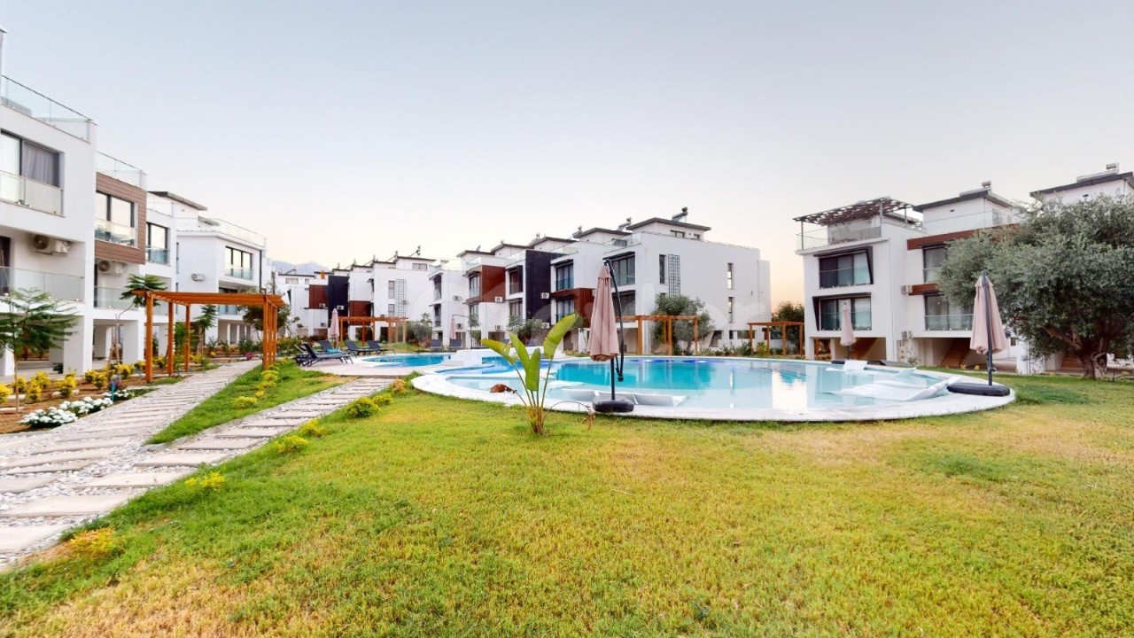 Girne Son 1 Adet  Mükemmel Triplex 3+1 Ev