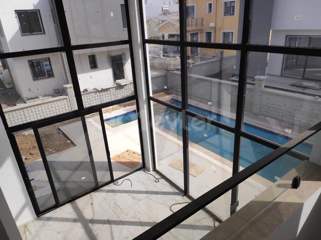 Alsancak Havuzlu Satılık 3+1 Villa