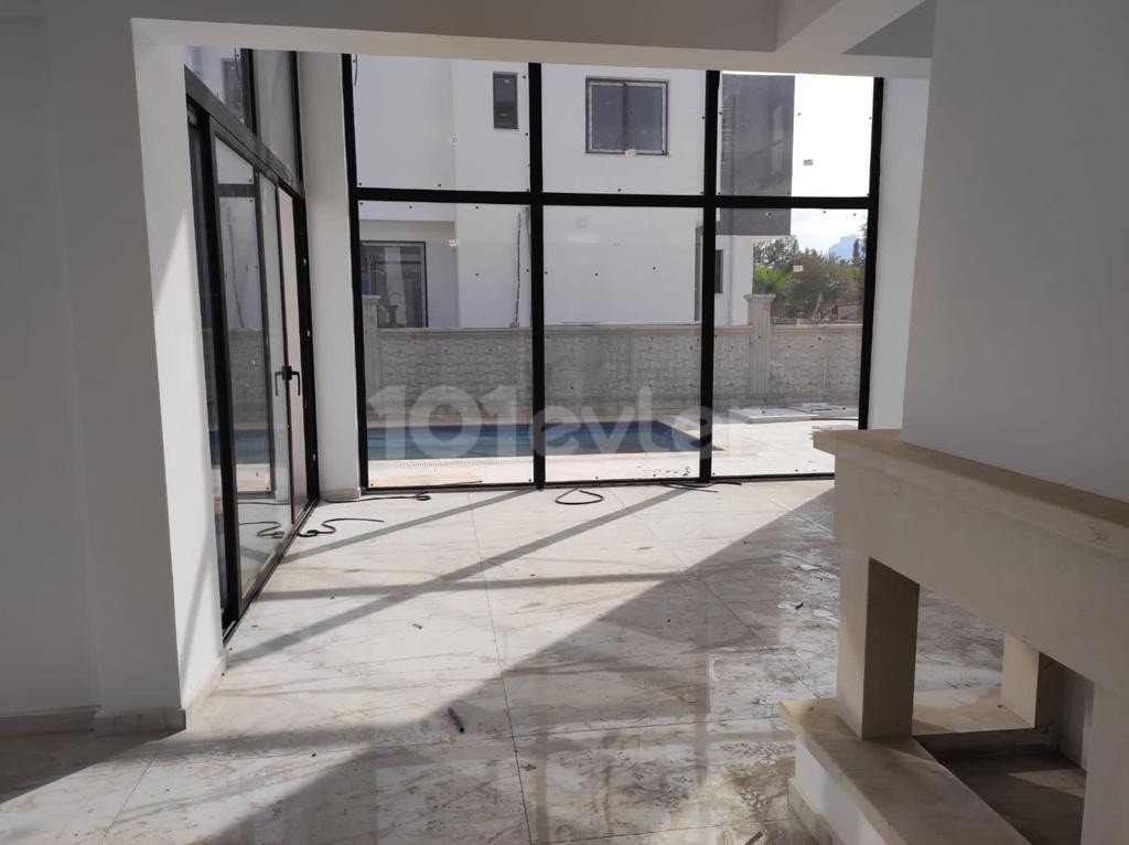 Alsancak Havuzlu Satılık 3+1 Villa