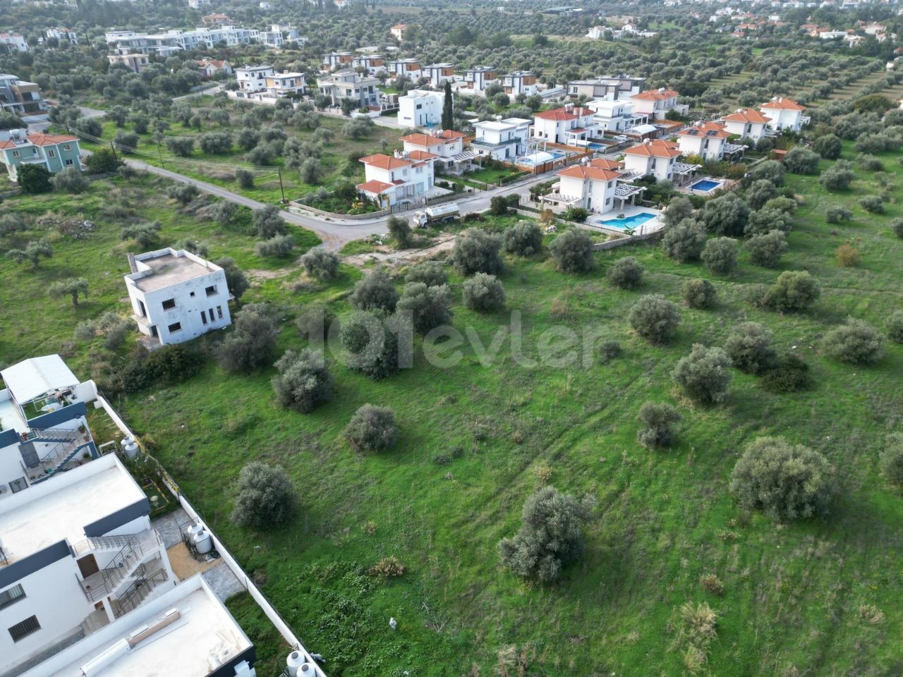 GİRNE OZANKÖYDE  17  VİLLALIK PROJESİ İLE BİRLİKTE  MÜKEMMEL ARSA/ YATIRIM ALANI