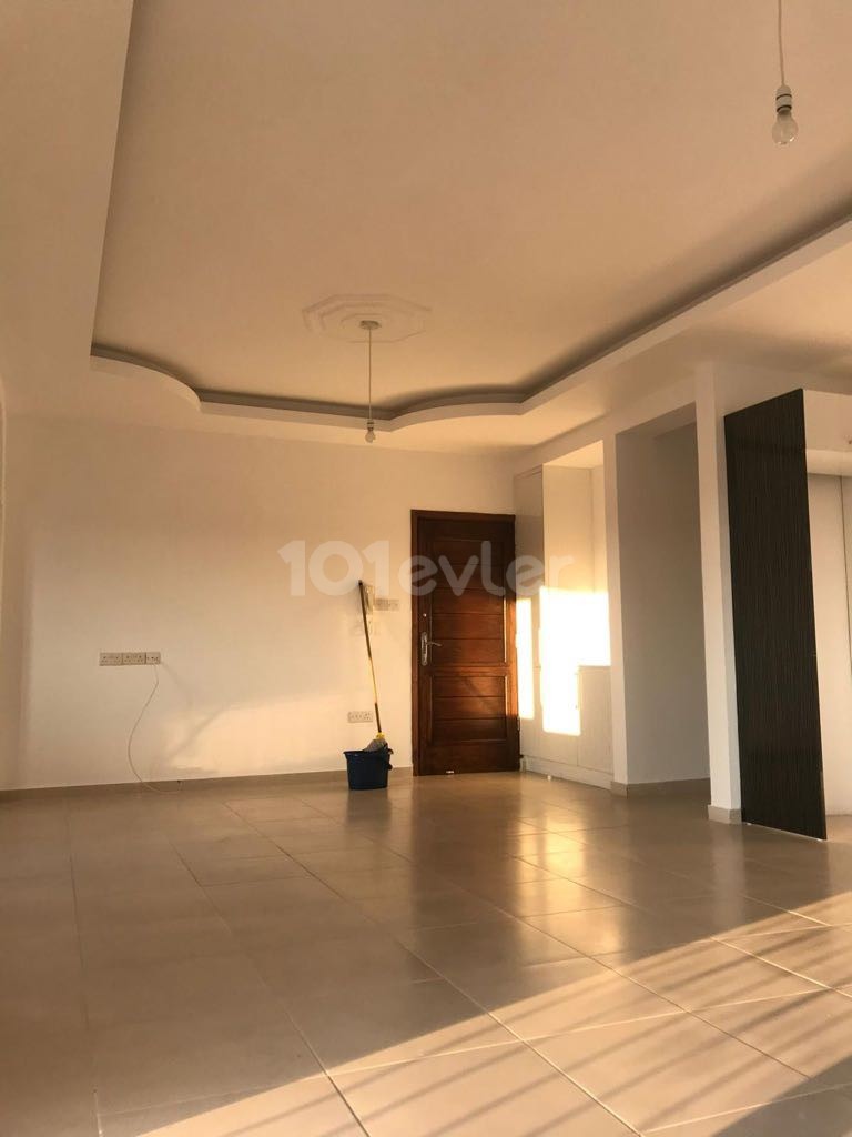 GİRNE BOĞAZDA TÜRK KOÇANLI  3+1 SATILIK DAİRE