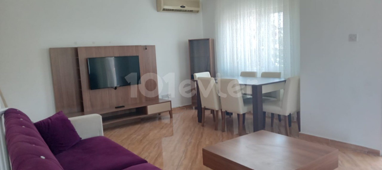 Girne Merkez Aylık Ödemeli Havuzlu Sitede Kiralık 3+1 Daire 