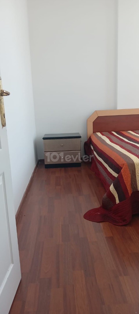 Girne Merkez Aylık Ödemeli Havuzlu Sitede Kiralık 3+1 Daire 