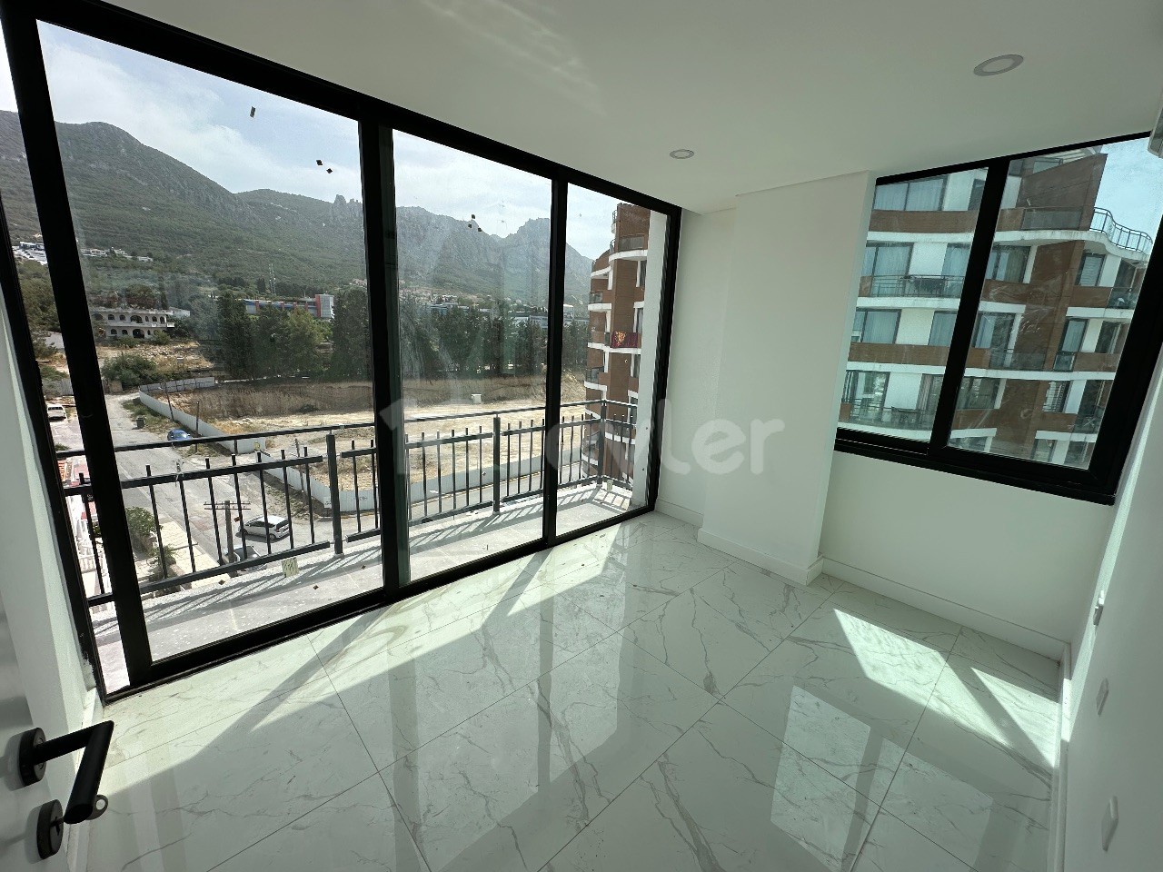 - FIRSAT-GİRNE MERKEZ  SATILIK SIFIR PENTHOUSE 3+1  VFR SİSTEMLİ