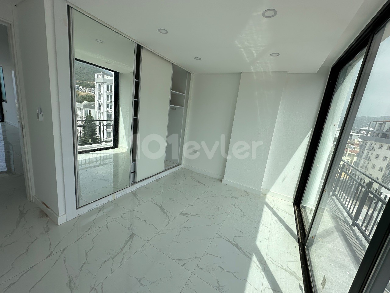 - FIRSAT-GİRNE MERKEZ  SATILIK SIFIR PENTHOUSE 3+1  VFR SİSTEMLİ