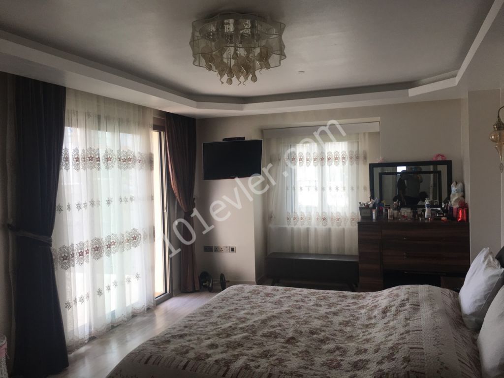 CATALKOY GIRNEDE YUZME HAVUZLU 4 + 1 DAG/DENIZ MANZARALI LUX VILLA