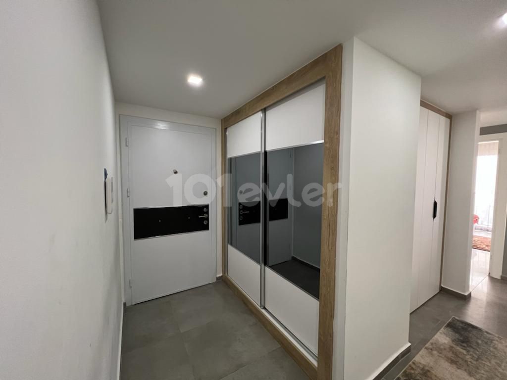 MAĞUSA TERRACE PARKTA 2+1 DENİZ MANZARALI KİRALIK DAİRE