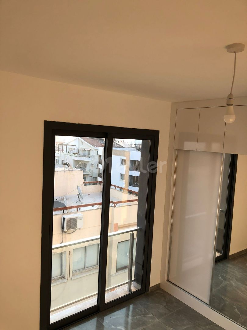 MAĞUSA MERKEZDE DENİZ MANZARRALI SIFIR 2+1 SATILIK DAİRE