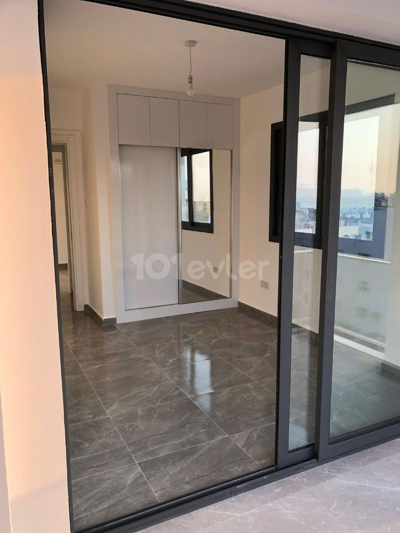 MAĞUSA MERKEZDE DENİZ MANZARRALI SIFIR 2+1 SATILIK DAİRE