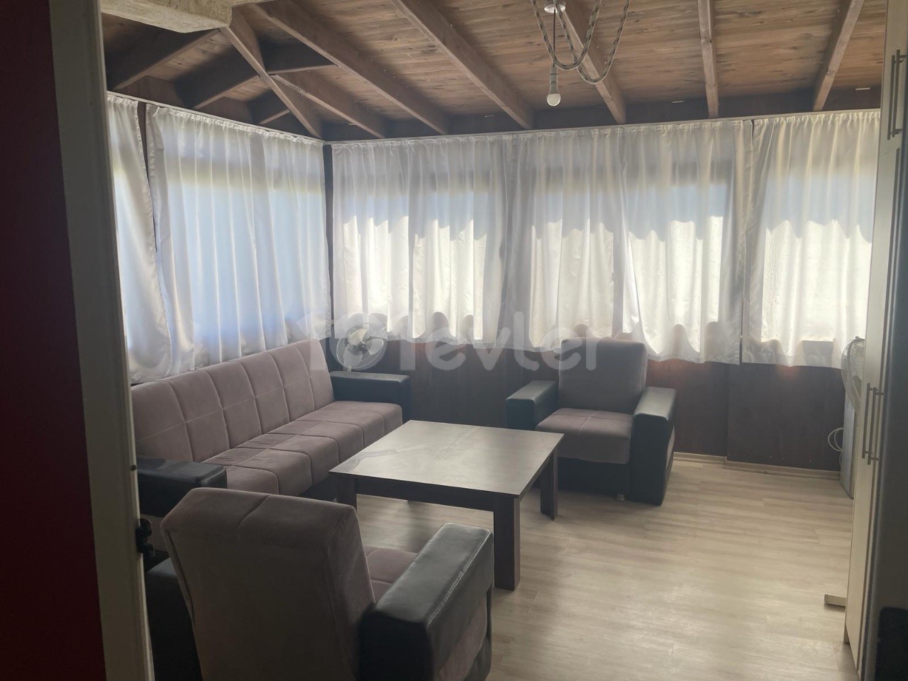 GAZİMAĞUSADA ÇOK İYİ KONUMDA FULL EŞYALI SATILIK PENTHOUSE 