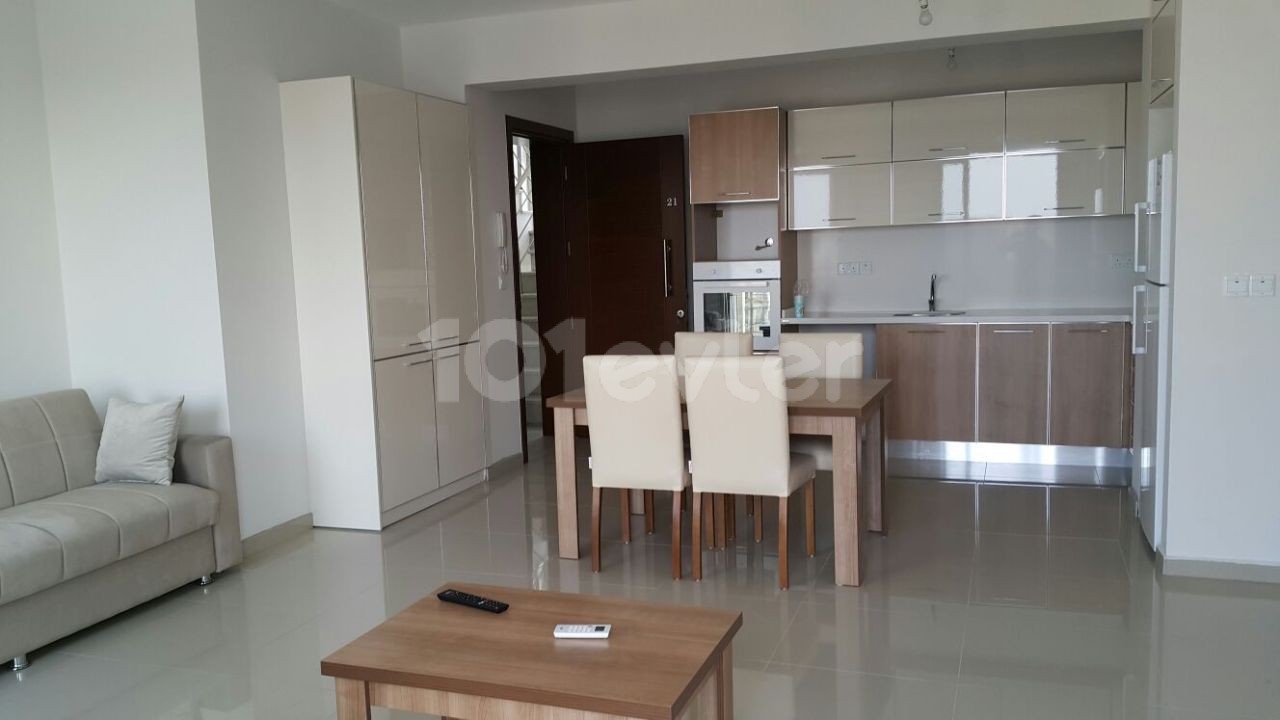 Girne Merkezde full eşyallı,  dağ manzaralı, geniş yaşam alanı sunan, süper mutfak ve  banyolu yeni 3+1 penthouse