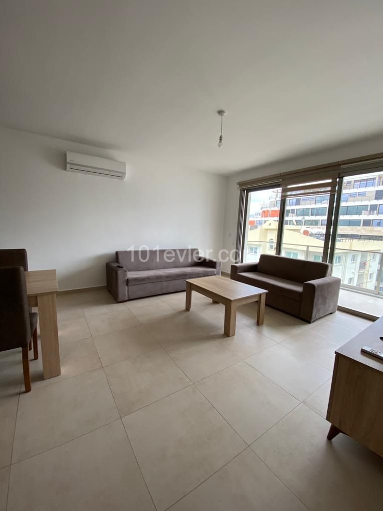 Neue Wohnung mit 2+1, voll möbliert im Zentrum von Kyrenia , mit Blick auf das Meer und die Berge, große Wohnfläche, super Küche und Bad ** 