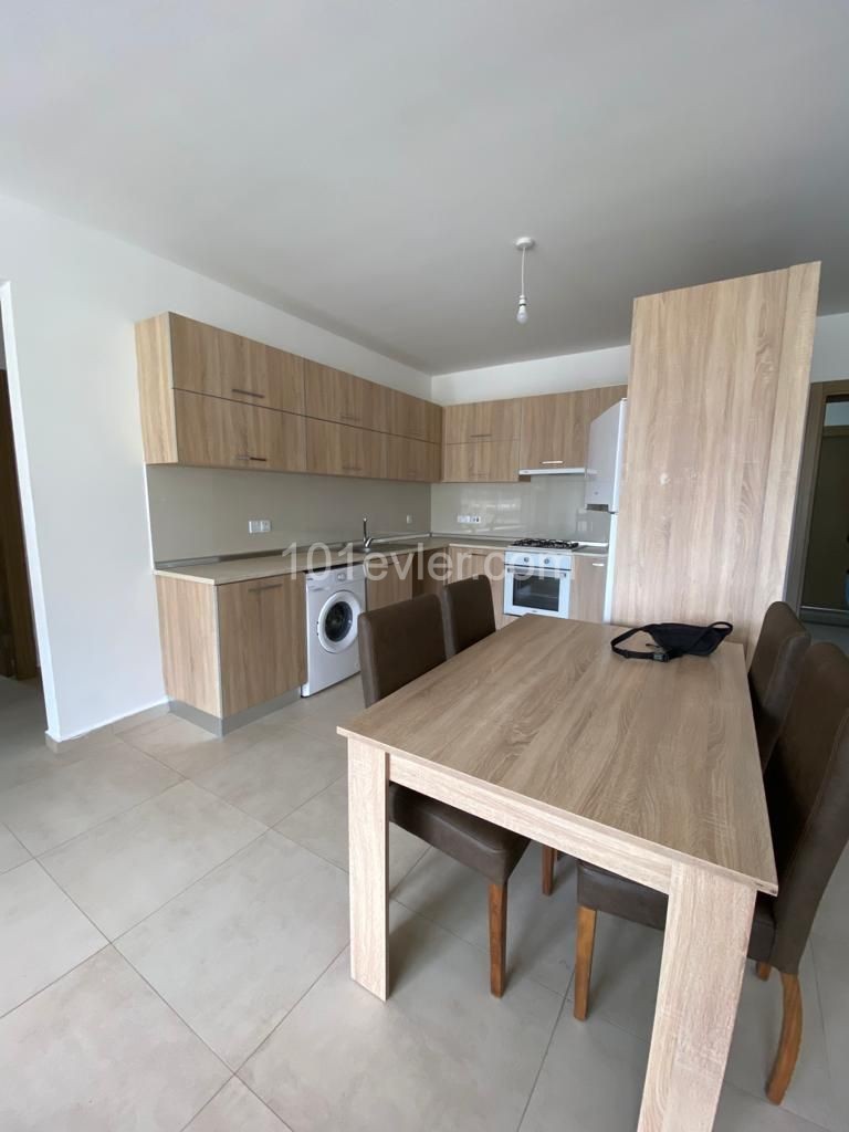 Neue Wohnung mit 2+1, voll möbliert im Zentrum von Kyrenia , mit Blick auf das Meer und die Berge, große Wohnfläche, super Küche und Bad ** 