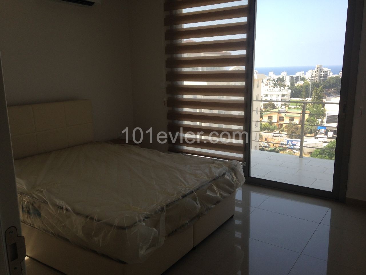 3+1 apartment with full furniture in the center of Kyrenia, offering a spacious living area, with a super kitchen and an en suite bathroom ** 