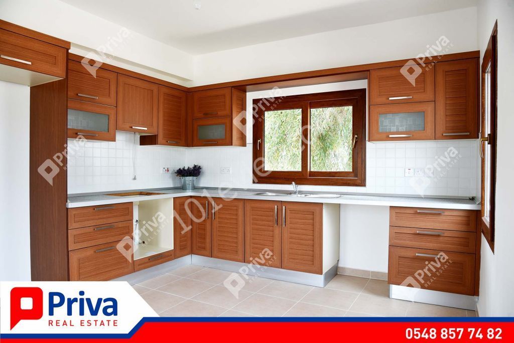 KYRENİA, GİRNE VİLLA FOR SALE