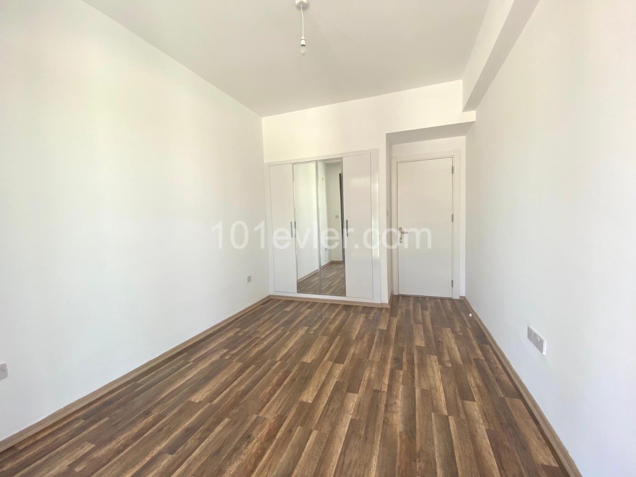 KIBRIS LEFKOŞA HAMİKÖY  3+1 SATILIK DAİRE, BAHÇELİ VE GÜVENLİK SİTEDE