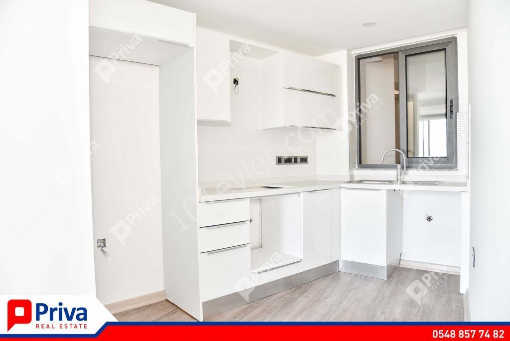 KIBRIS GİRNE MERKEZ'DE 2+1 DENİZ MANZARALI KİRALIK DAİRE