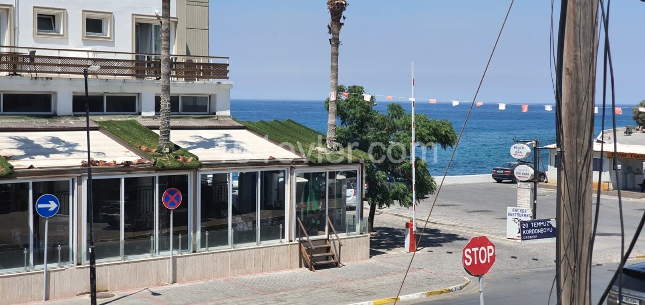 GİRNE MERKEZ EN İŞLEK CADDESİ ÜZERİNDE, DOME OTELİ KARŞISINDA, DENİZ MANZARALI, KÖŞE, ÜST KAT DÜKKAN 75 M2