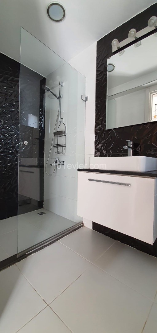 Flat For Sale in Aşağı Girne, Kyrenia