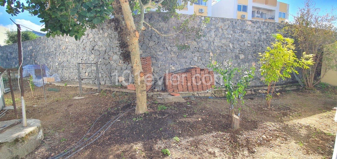 2 bedroom flat for rent in Alsancak, with garden, fruit trees, well