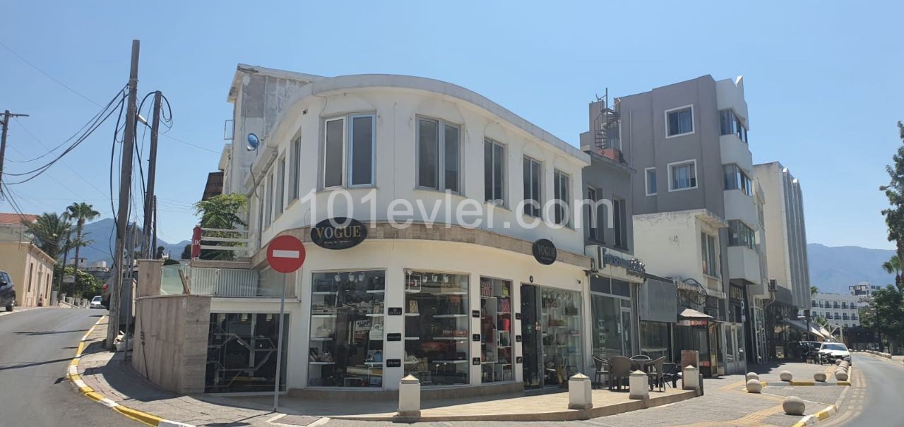 GİRNE MERKEZ EN İŞLEK CADDESİ ÜZERİNDE, DOME OTELİ KARŞISINDA, DENİZ MANZARALI, KÖŞE, ÜST KAT DÜKKAN 75 M2