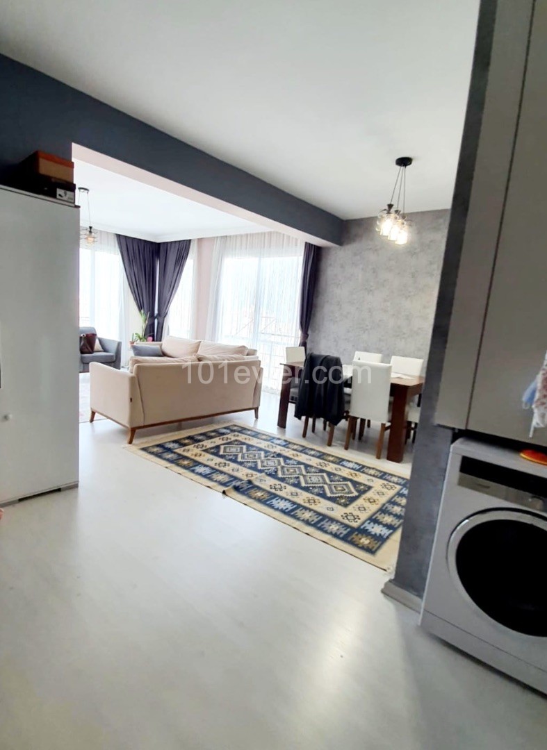 FIRSAT !!!! KIBRIS GİRNE 3+1 SATILIK DAİRE 135m2 DENİZ MANZARALI (DAİRE TAKASINA AÇIK )