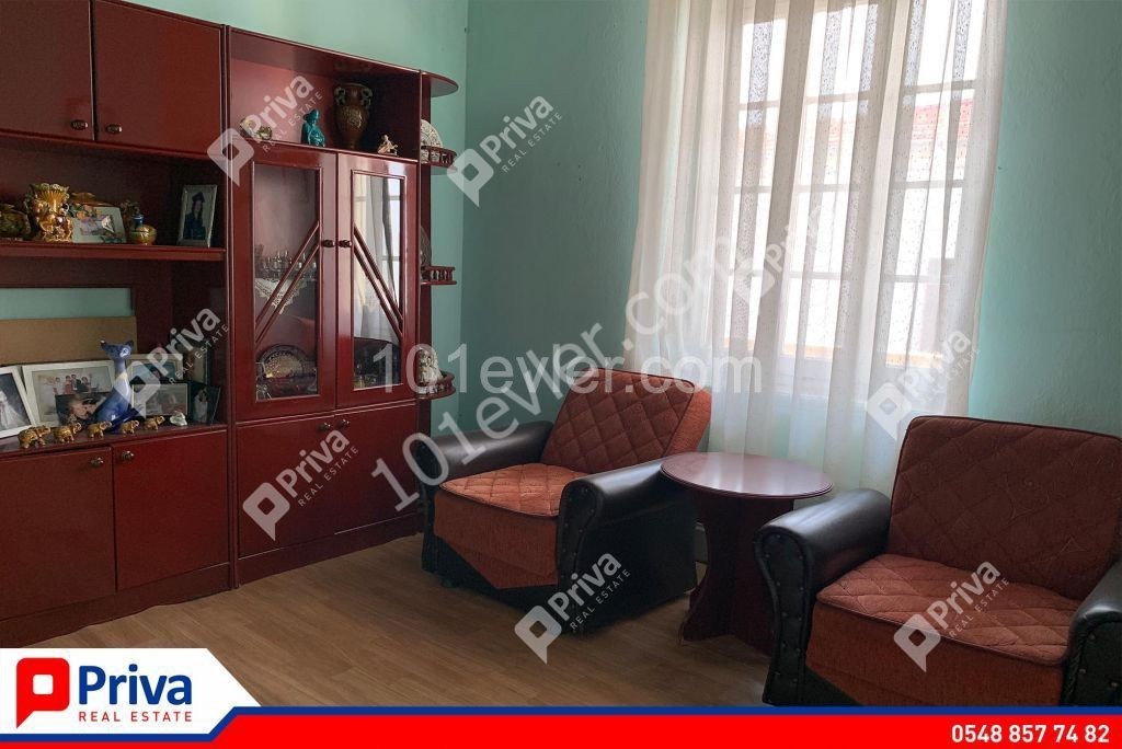 140 m2 gewerbliche Mietwohnung in Zypern Kyrenia TÜRK Nachbarschaft 3 + 1 und 110m2 Hof ** 